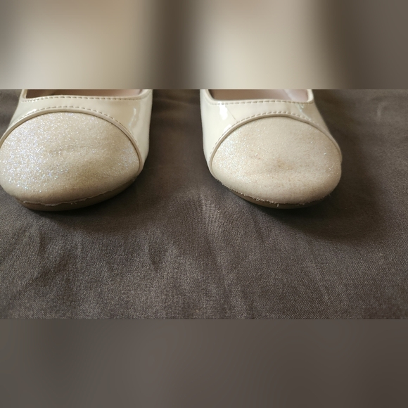 Shoes - Picture 3 of 9